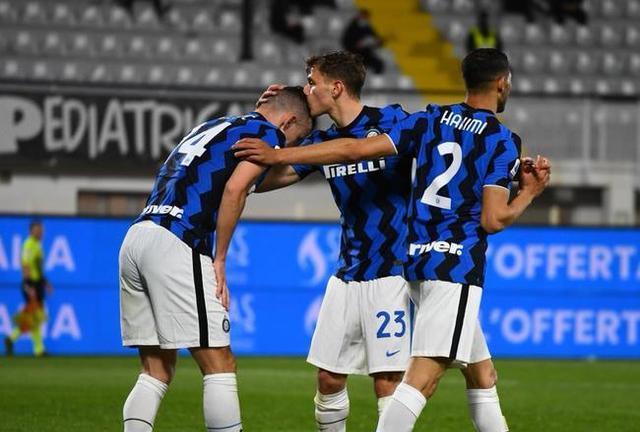  国际米兰主场逆转佛罗伦萨，劳塔罗补时双响  