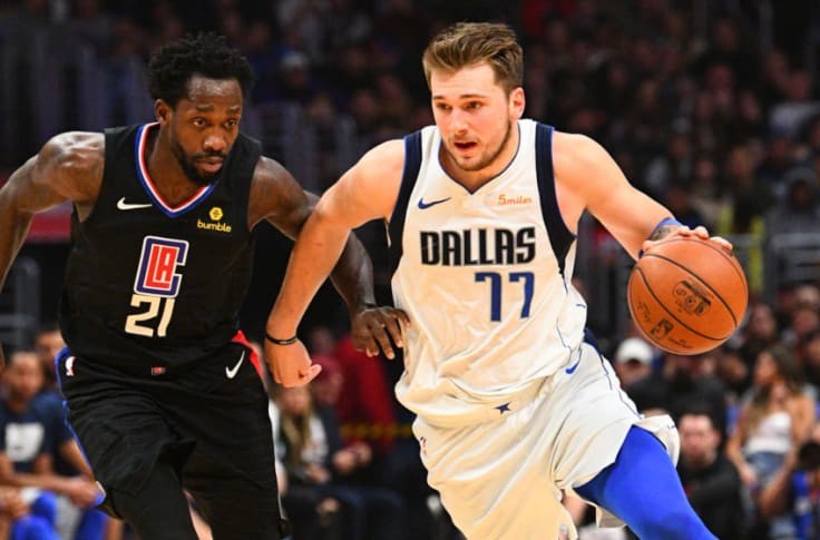  东契奇三双数据率队横扫尼克斯  