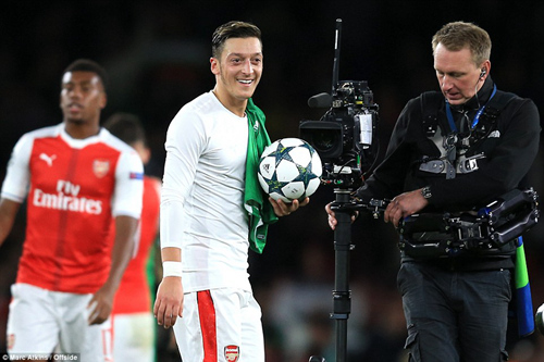  桑乔独造三球多特主场屠杀菲尔特  